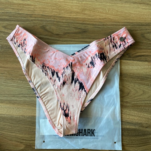 NWT Gymshark V bikini bottoms multiple sizes - Picture 3 of 4